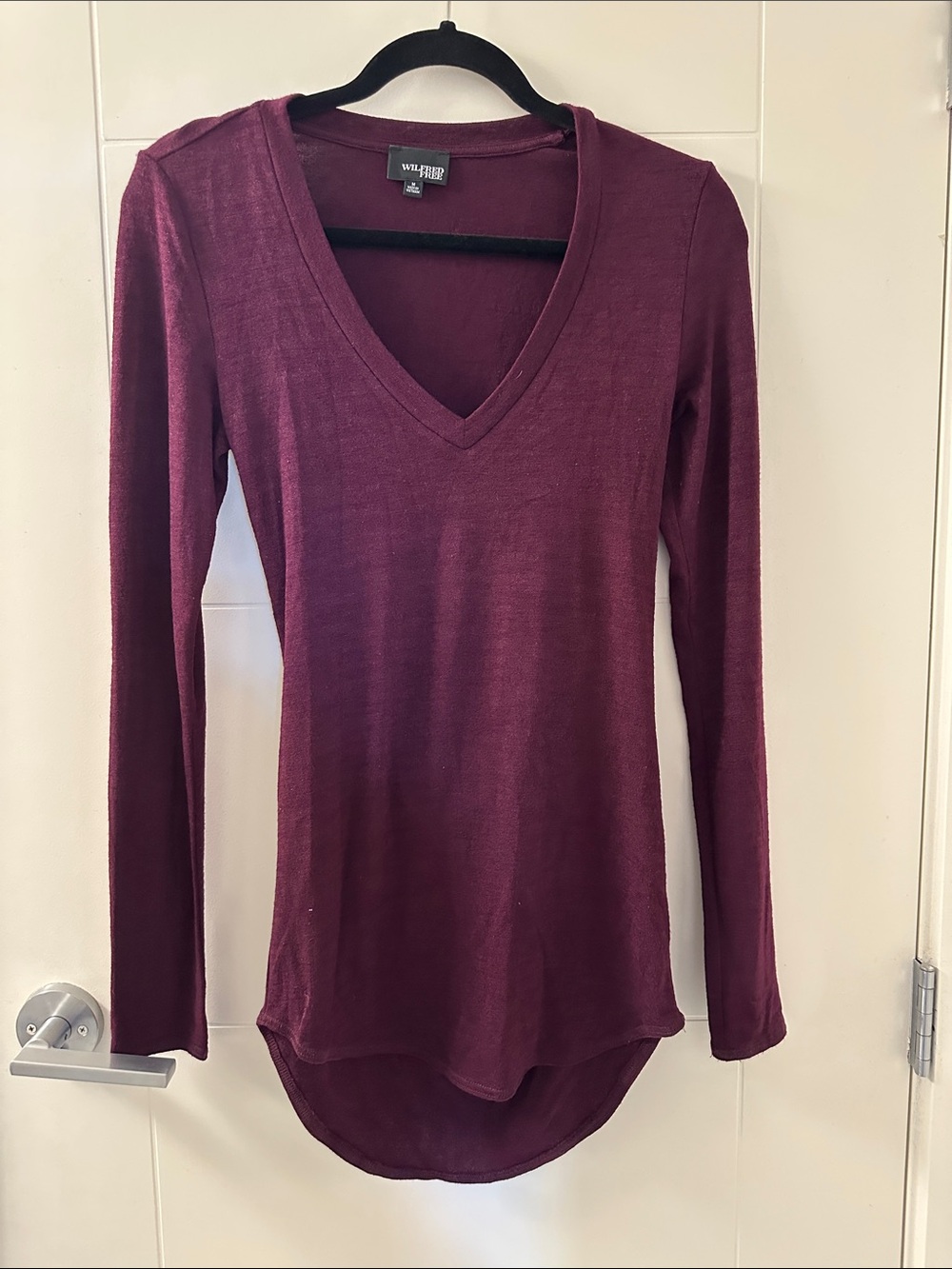 Wilfred Long Sleeve V-Neck Top in Burgundy (81)
